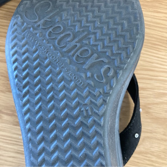 Sketchers Size 11 Black Thong Sandals - Picture 2 of 6